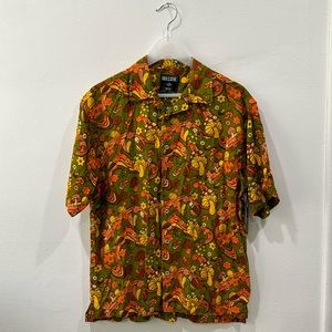 Super Massive 🤩 Short Sleeve Button Up Shirt with mushroom print 🍄‍🟫 🧡💚💛🌼